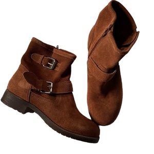 NWOT. STEVE MADDEN! Lug sole women’s ankle bootie with buckle detail - size 7.5